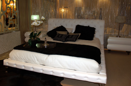 Muebles Colonial Club Feria Habitat Valencia 2012 Dormitorio tapizado piel Alta Decoracion