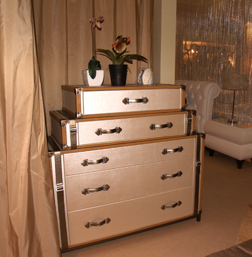Muebles Colonial Club Feria Habitat Valencia 2012 armario retro vintage Alta Decoracion
